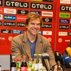 Die Toten Hosen (DTH) werden Ehrenmitglieder des Fußballvereins Fortuna Düsseldorf 1895 (F95)