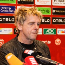 Die Toten Hosen (DTH) werden Ehrenmitglieder des Fußballvereins Fortuna Düsseldorf 1895 (F95)