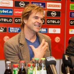 Die Toten Hosen (DTH) werden Ehrenmitglieder des Fußballvereins Fortuna Düsseldorf 1895 (F95)