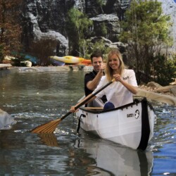 Wenig Platz braucht das Origami-Faltkanu der Firma Gatz beim Transport. Das Material ist auf 20.000 Faltvorgänge getestet worden.