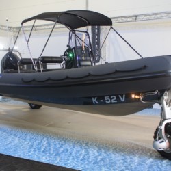 Mit dem Amphibienboot des neuseeländischen Herstellers Sealeg hat man auch bei Gewässern ohne Trailermöglichkeit keine Probleme.