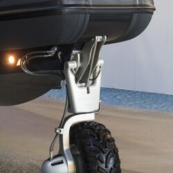 Mit dem Amphibienboot des neuseeländischen Herstellers Sealeg hat man auch bei Gewässern ohne Trailermöglichkeit keine Probleme.