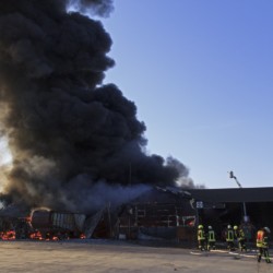 Brand einer Lagerhalle in Brock