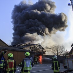 Brand einer Lagerhalle in Brock