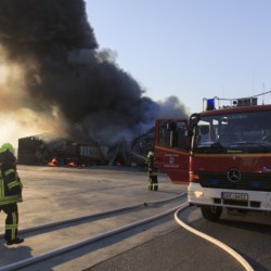Brand einer Lagerhalle in Brock