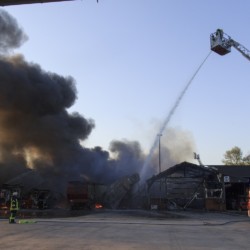 Brand einer Lagerhalle in Brock