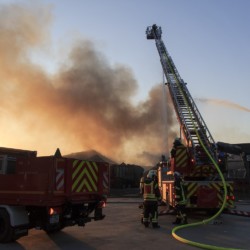 Brand einer Lagerhalle in Brock